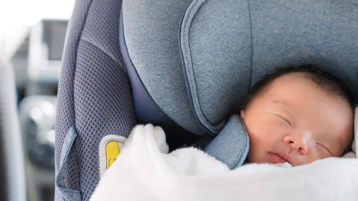 What’s the Best Lightweight Infant Car Seat? (2022 Reviews)
